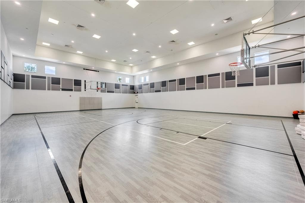 4360 Aurora ST-42