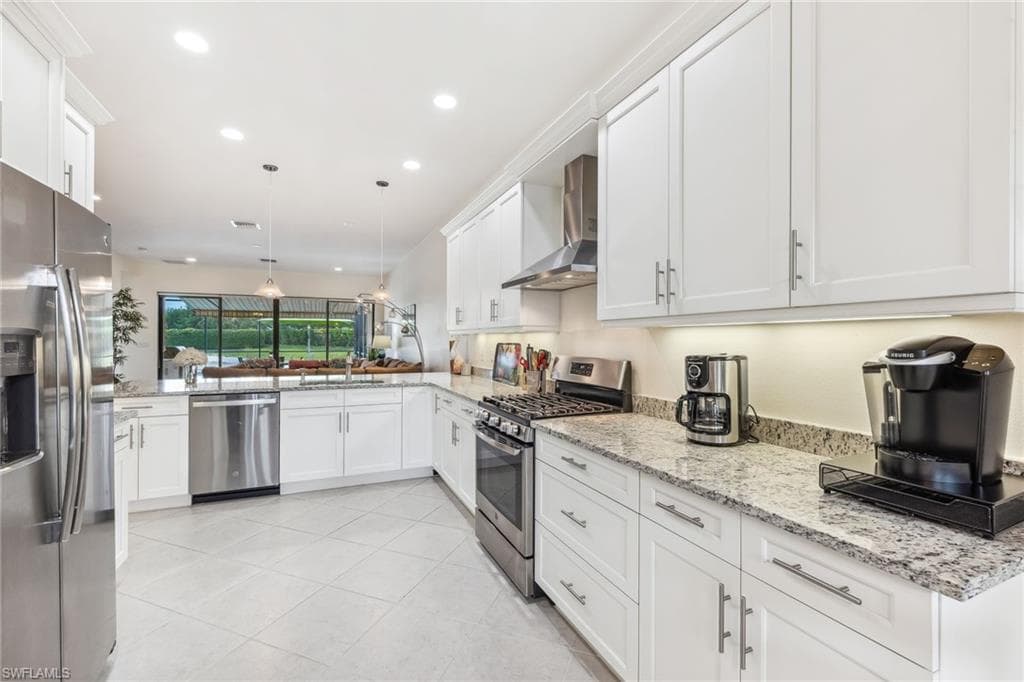 4360 Aurora ST-7