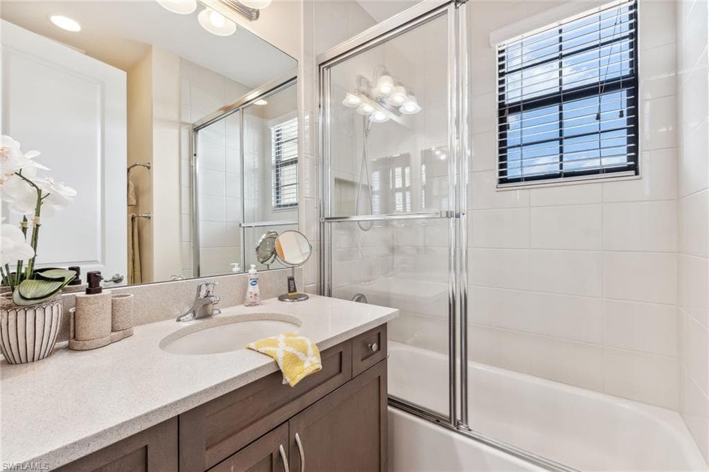 4360 Aurora ST-32