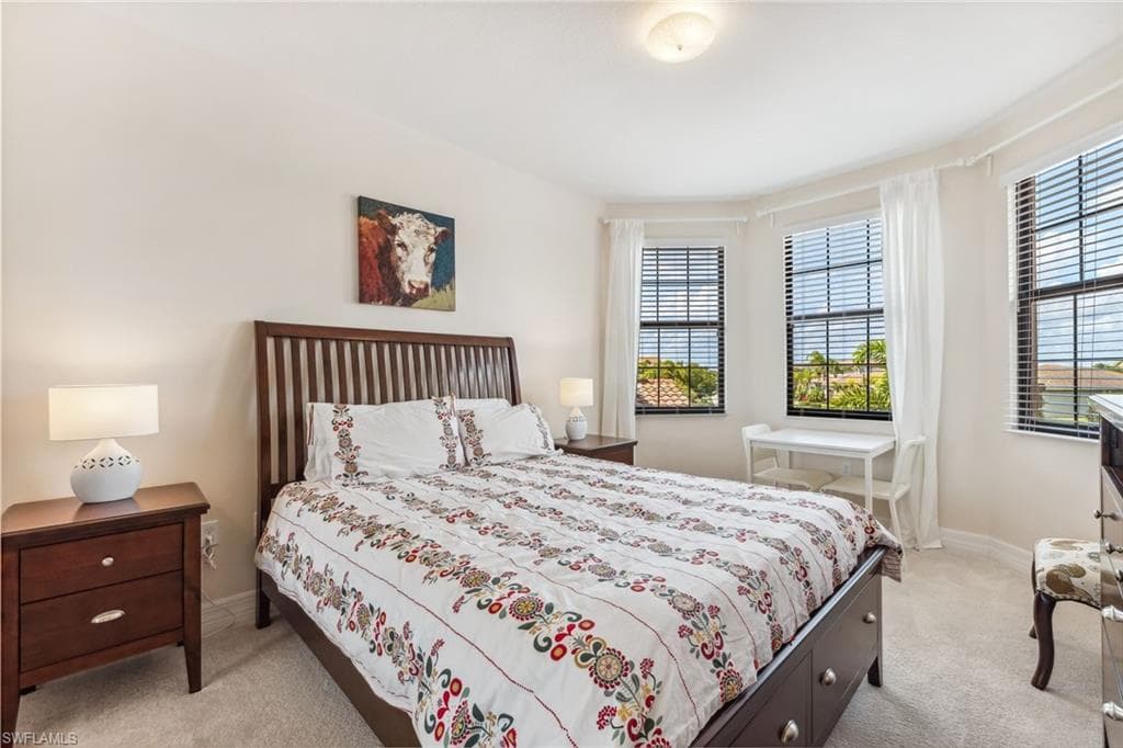 4360 Aurora ST-28