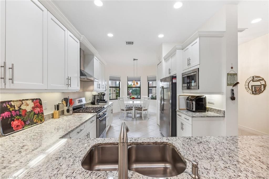 4360 Aurora ST-4