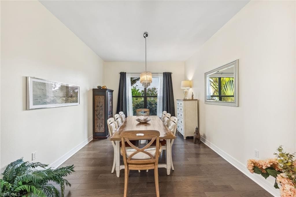 4360 Aurora ST-8
