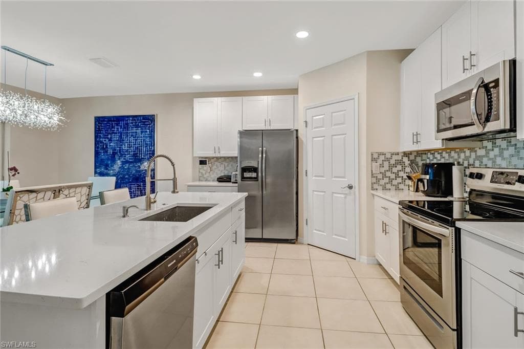 742 HADLEY PL W-7