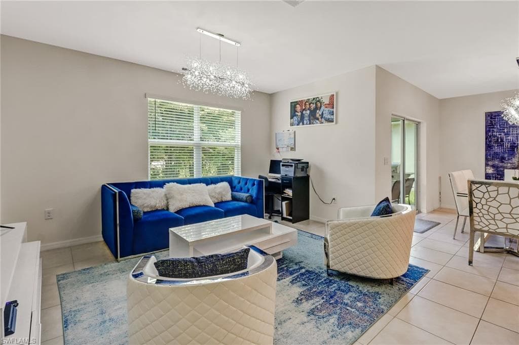 742 HADLEY PL W-10