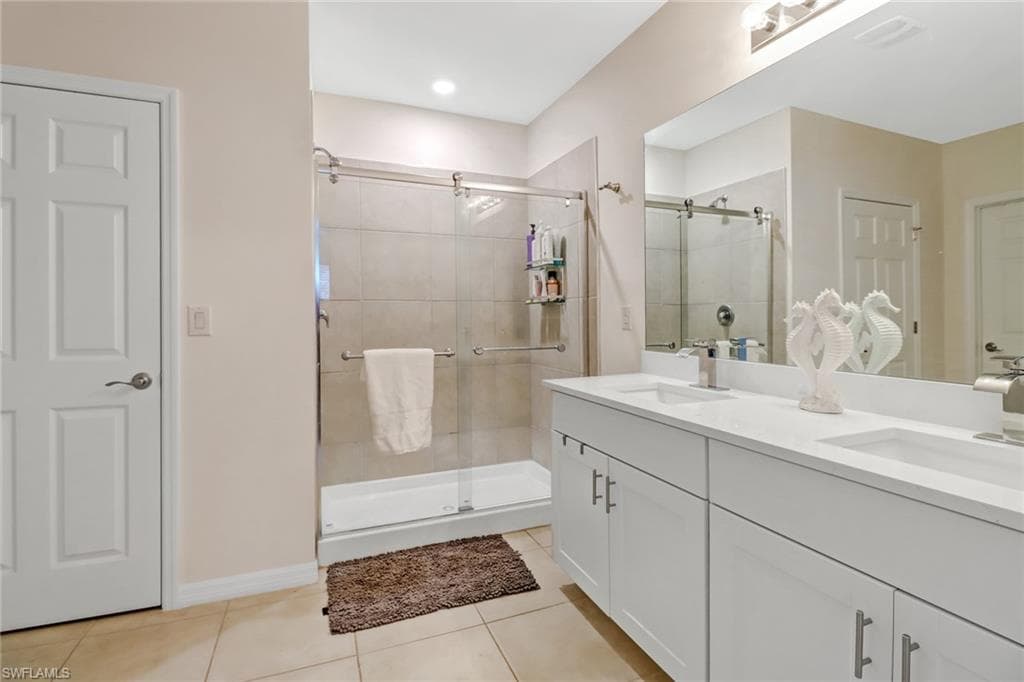 742 HADLEY PL W-15