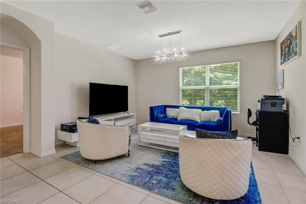 742 HADLEY PL W-8