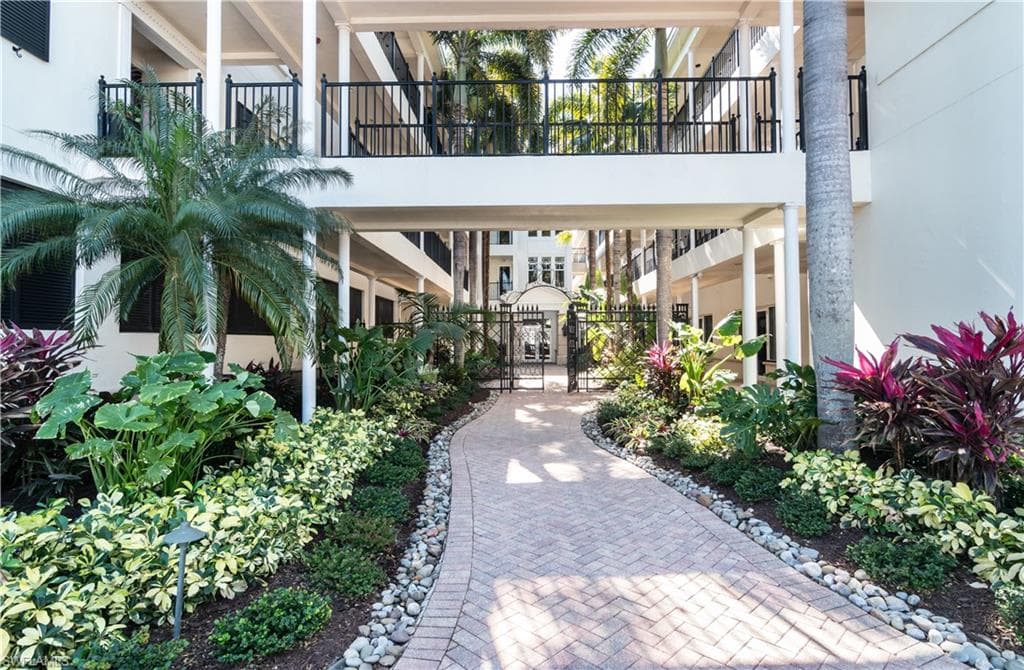 1400 Gulf Shore BLVD N 307-1