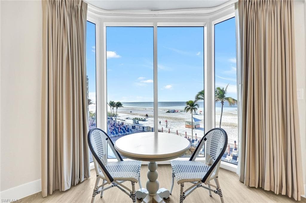 200 Estero BLVD 207-5