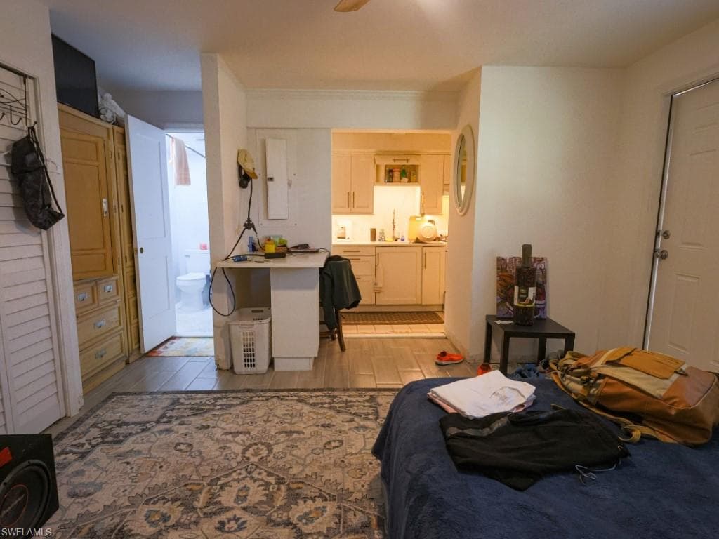 841/843 South ST-7