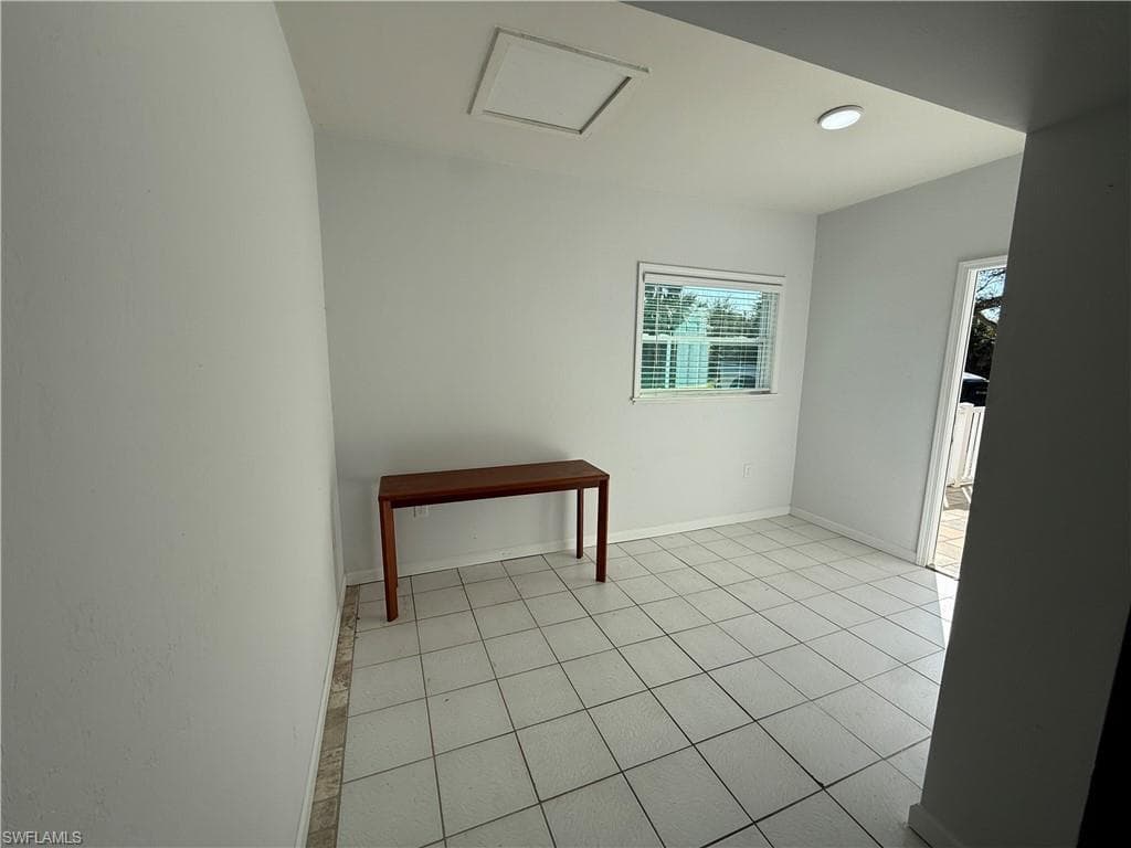 841/843 South ST-9