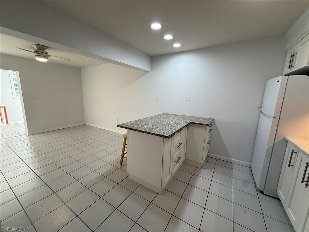 841/843 South ST-10