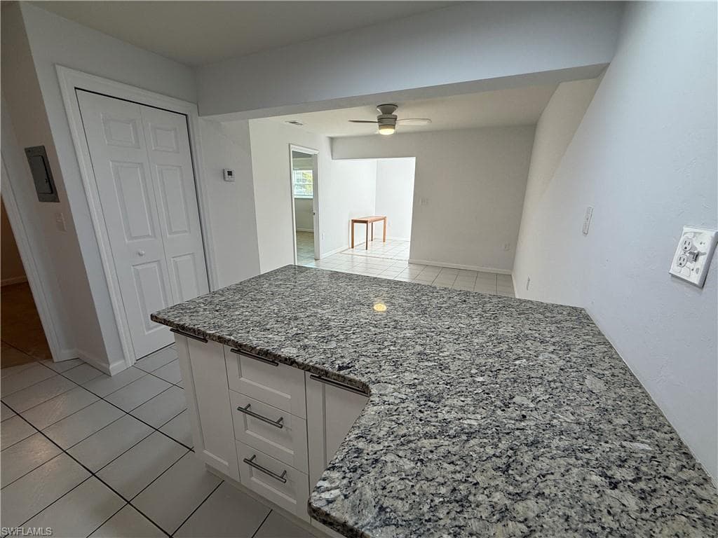 841/843 South ST-11
