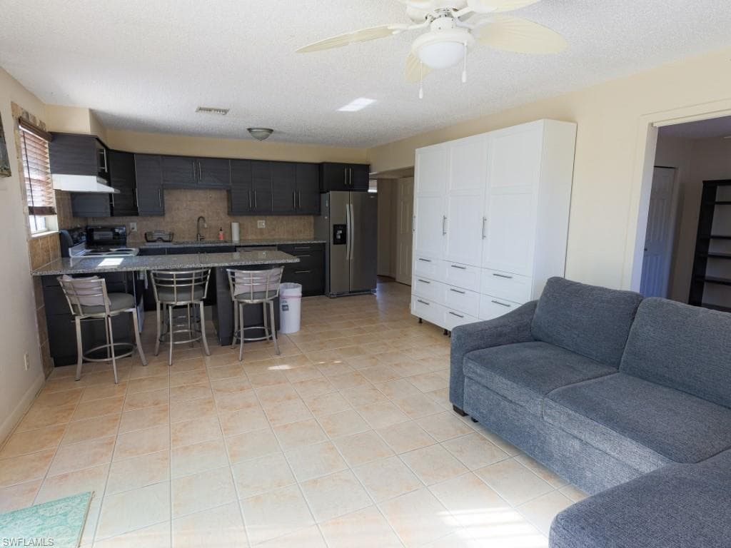 841/843 South ST-4