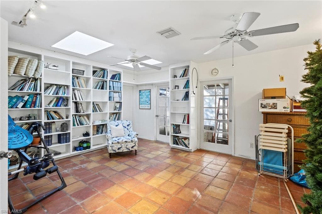 1348 Alcazar AVE-27