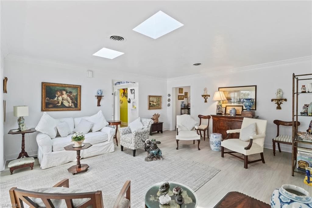 1348 Alcazar AVE-6