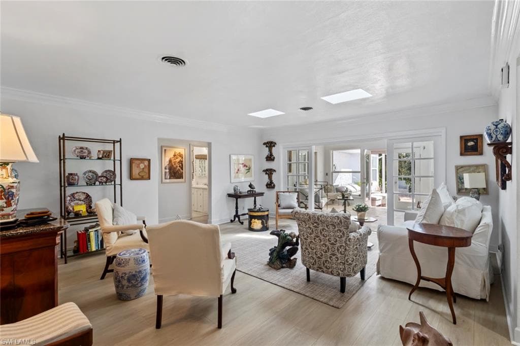 1348 Alcazar AVE-7