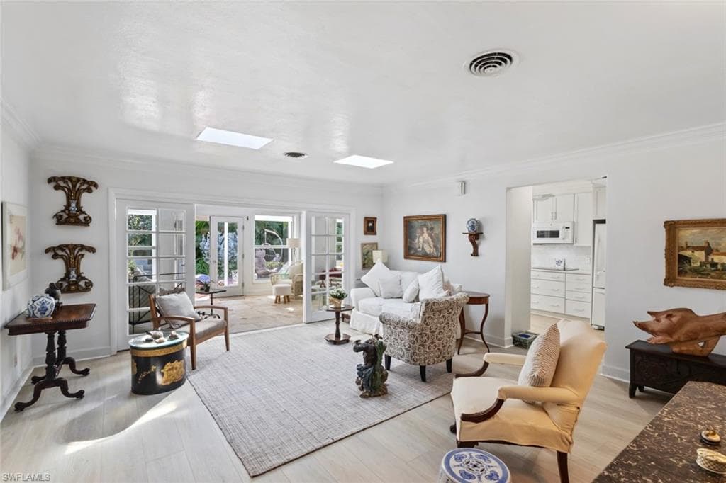 1348 Alcazar AVE-8