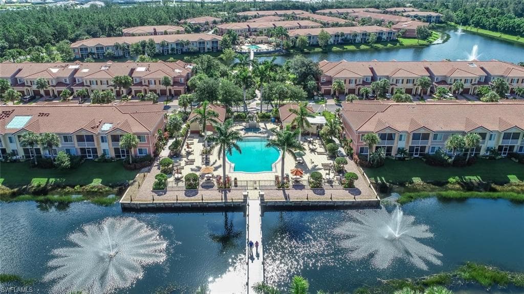 20230 Estero Gardens CIR 206-19