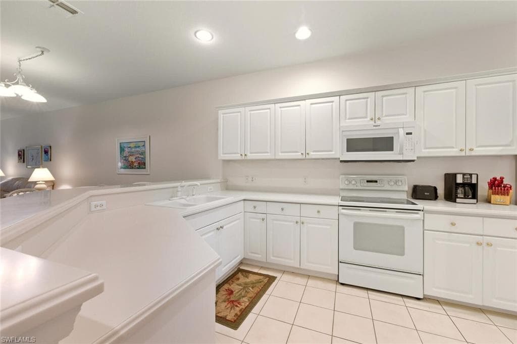 4843 Hampshire CT 106-3