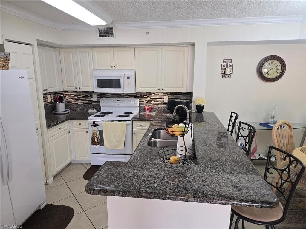 1210 Wildwood Lakes BLVD 203-23