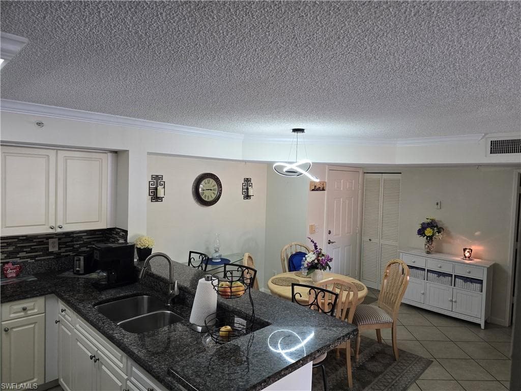 1210 Wildwood Lakes BLVD 203-24