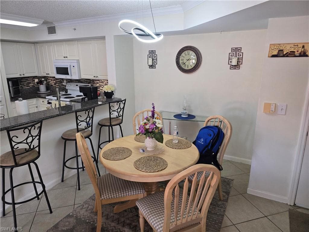 1210 Wildwood Lakes BLVD 203-25