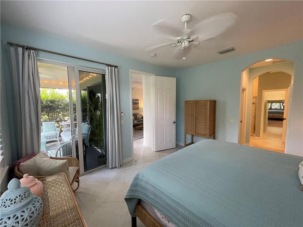 10640 Camarelle CIR-32