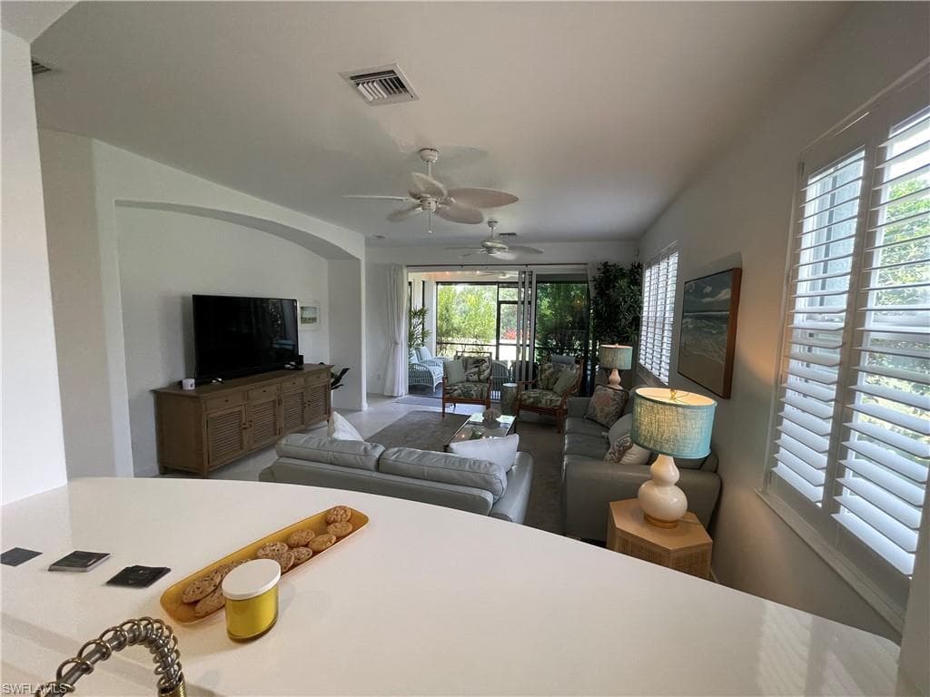 10640 Camarelle CIR-28