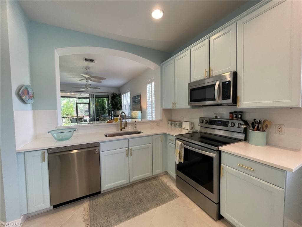 10640 Camarelle CIR-20
