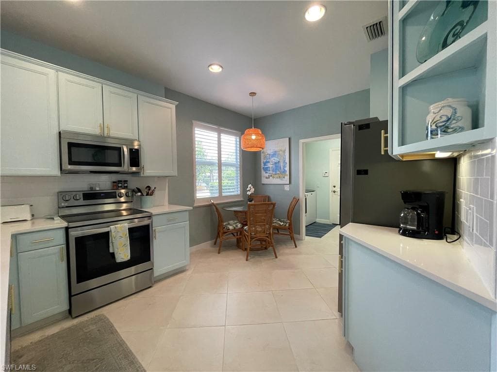 10640 Camarelle CIR-19