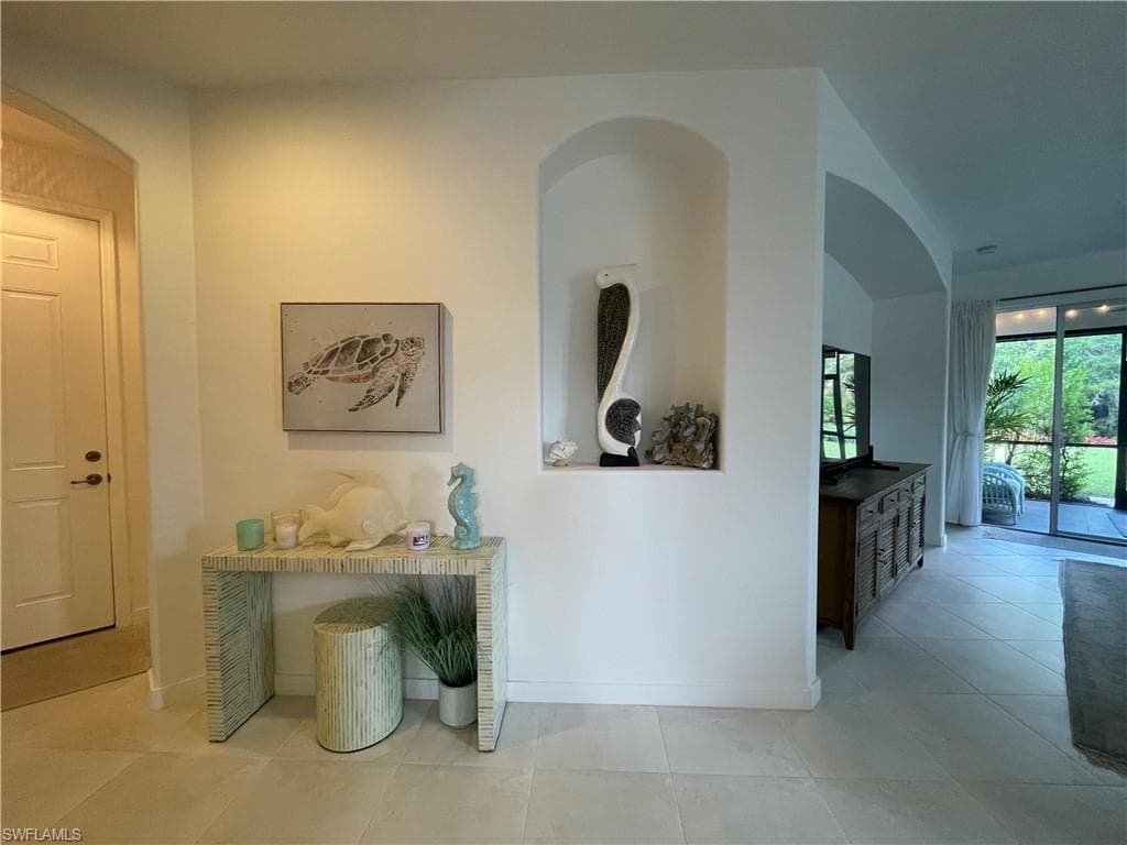 10640 Camarelle CIR-8