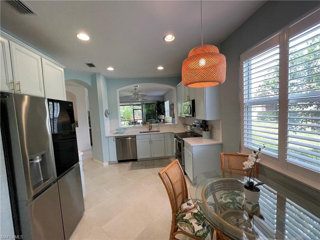 10640 Camarelle CIR-21
