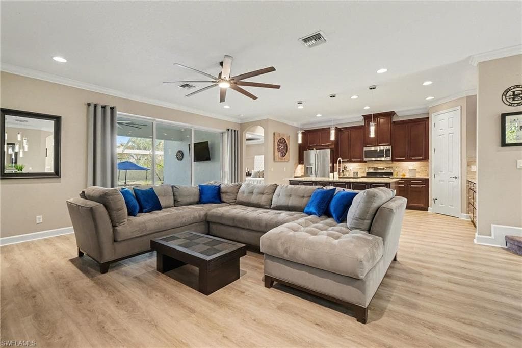 2705 Lambay CT-4