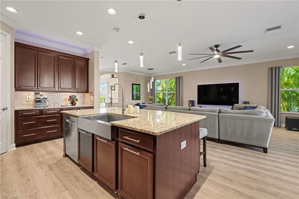2705 Lambay CT-8