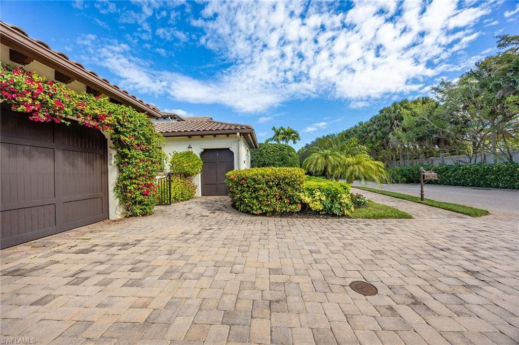 2277 Residence CIR-33