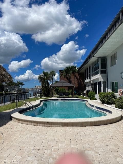 632 Victoria DR 201-2
