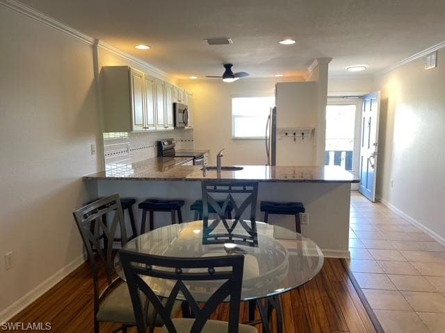632 Victoria DR 201-8