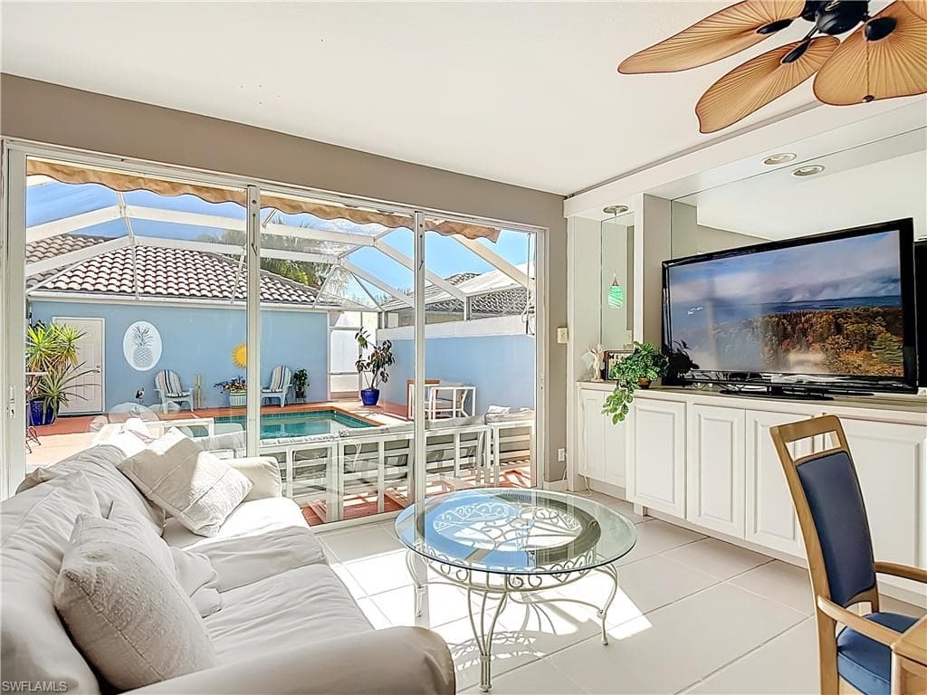6186 Towncenter CIR-17