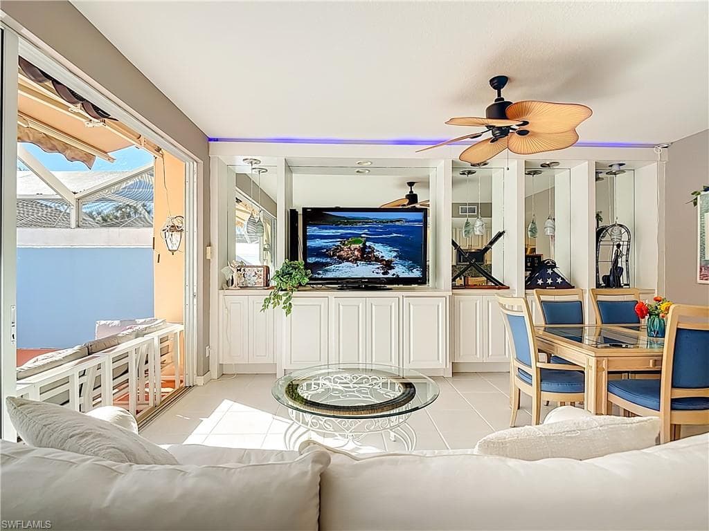 6186 Towncenter CIR-18