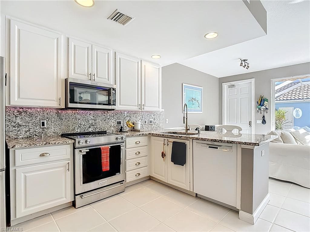 6186 Towncenter CIR-11