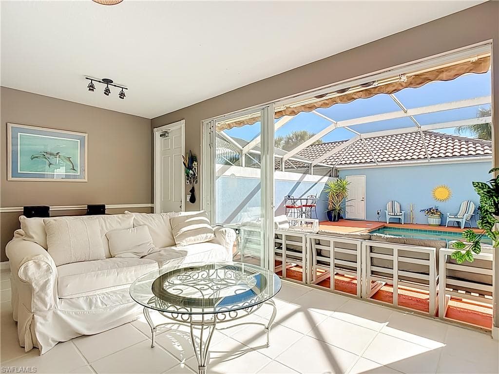 6186 Towncenter CIR-19