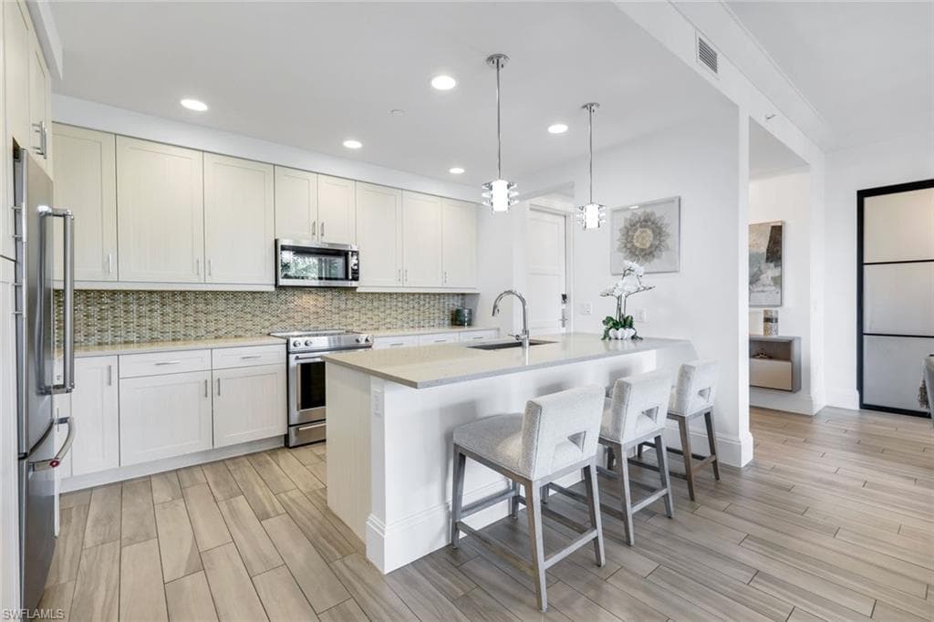 1035 3rd AVE S 305-10