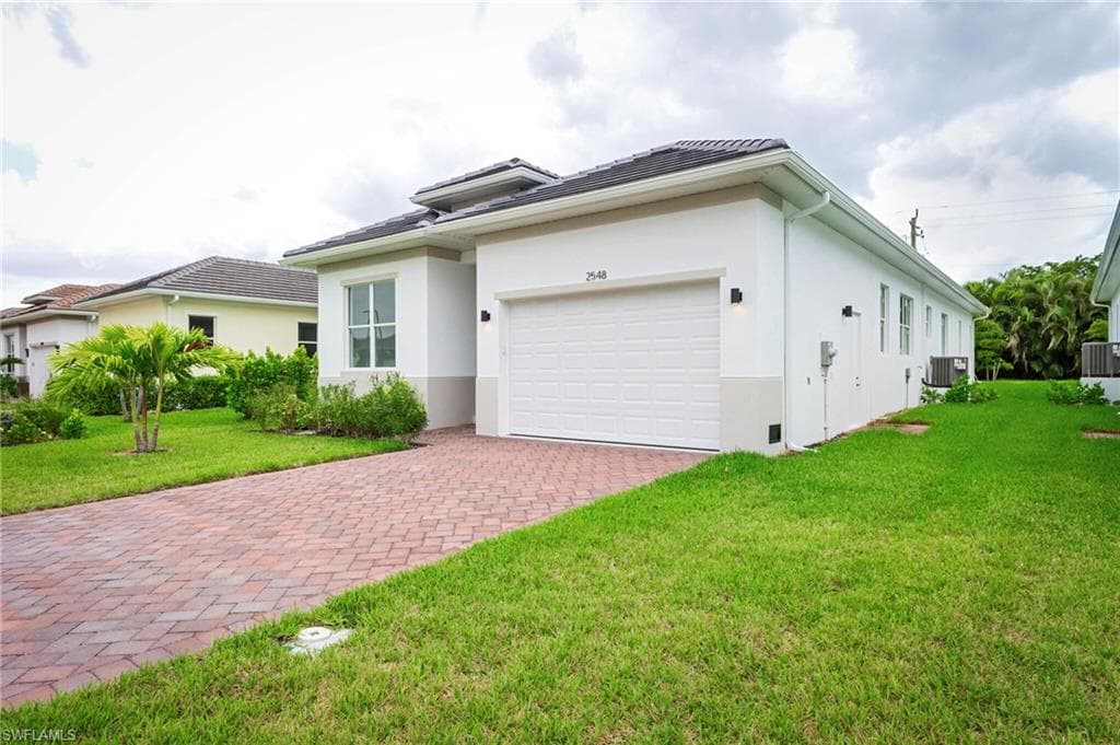 2548 Linda DR-2