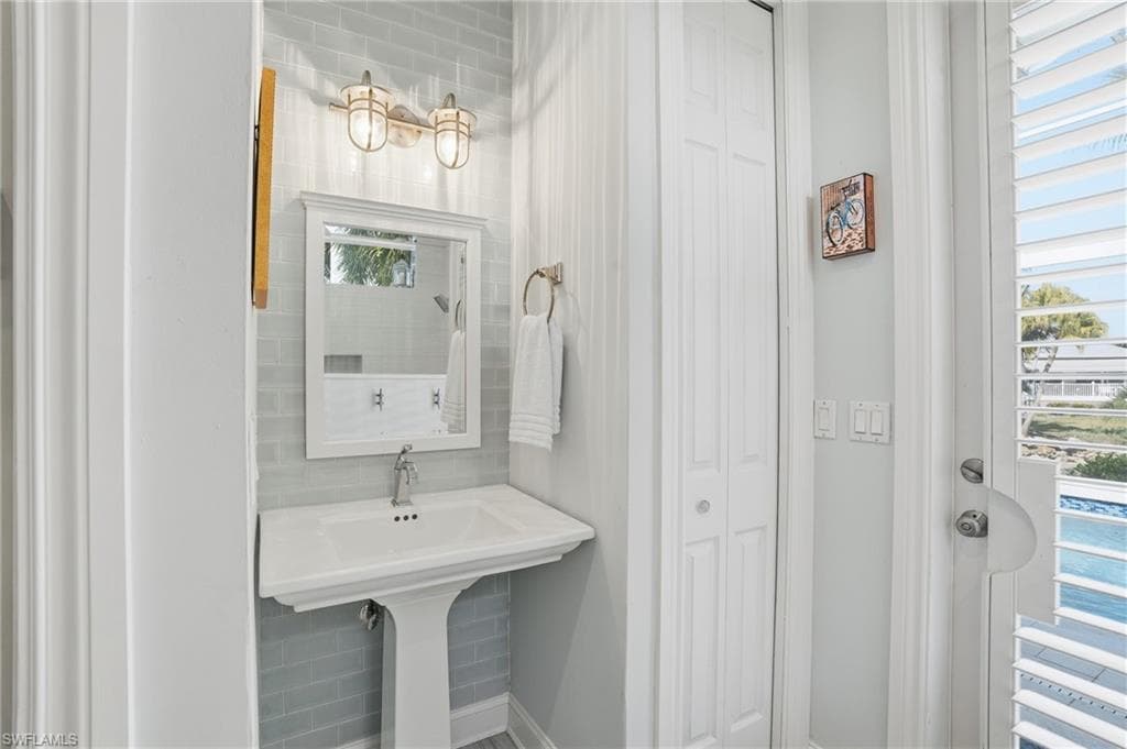 6250 Tidewater Island CIR-33
