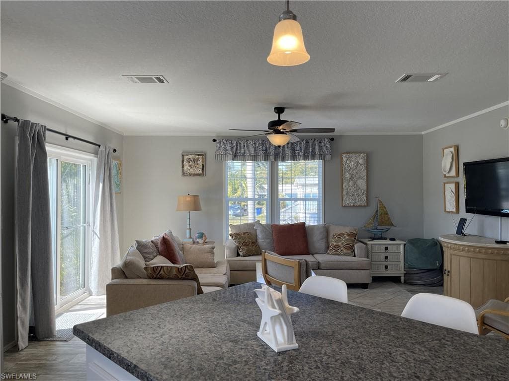 5520 Rainbow DR-27