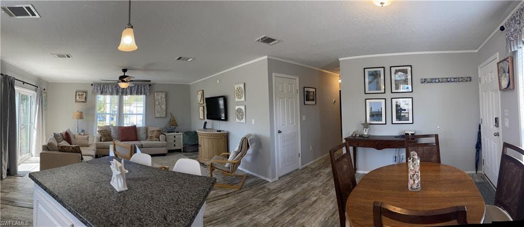 5520 Rainbow DR-26