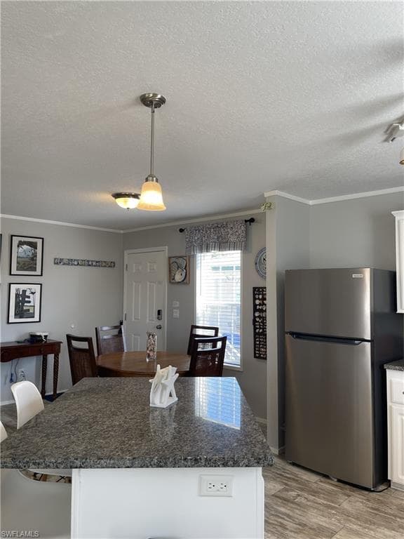 5520 Rainbow DR-7