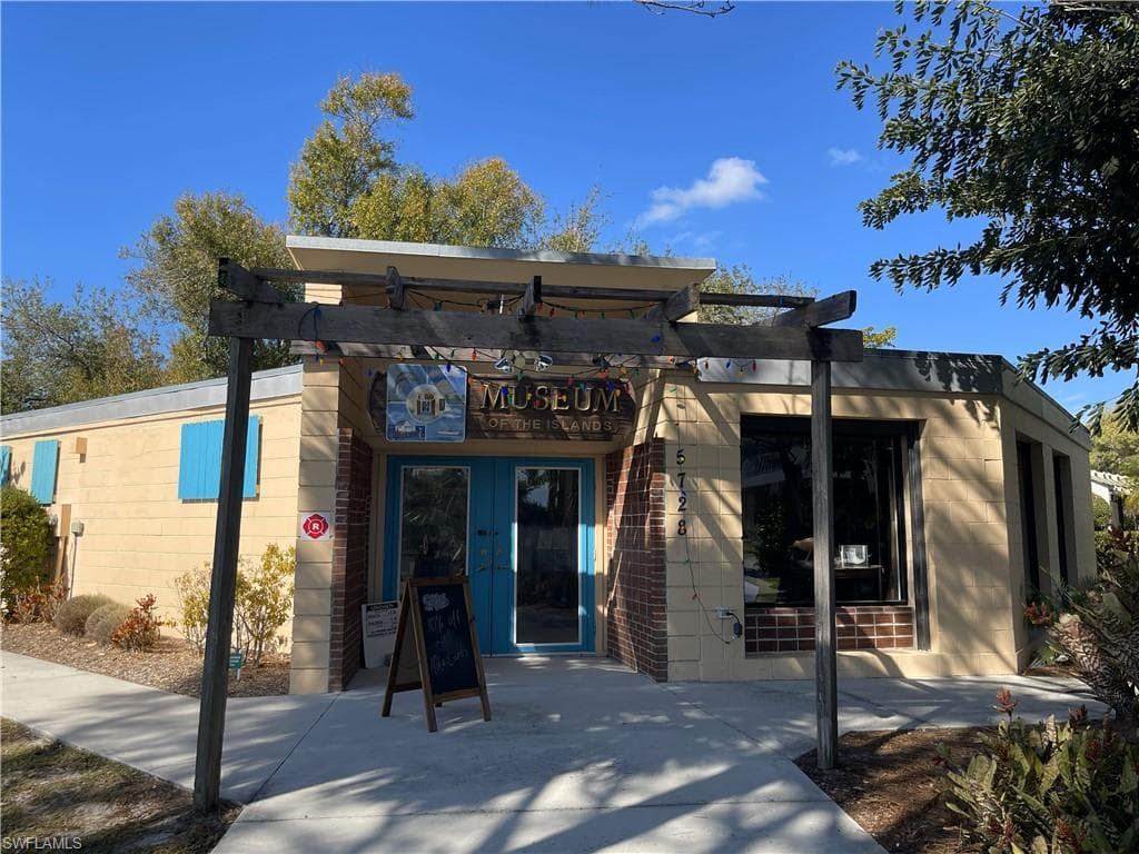5520 Rainbow DR-39