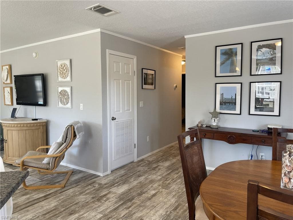 5520 Rainbow DR-25