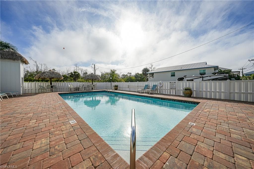 345 Mango ST 604-38